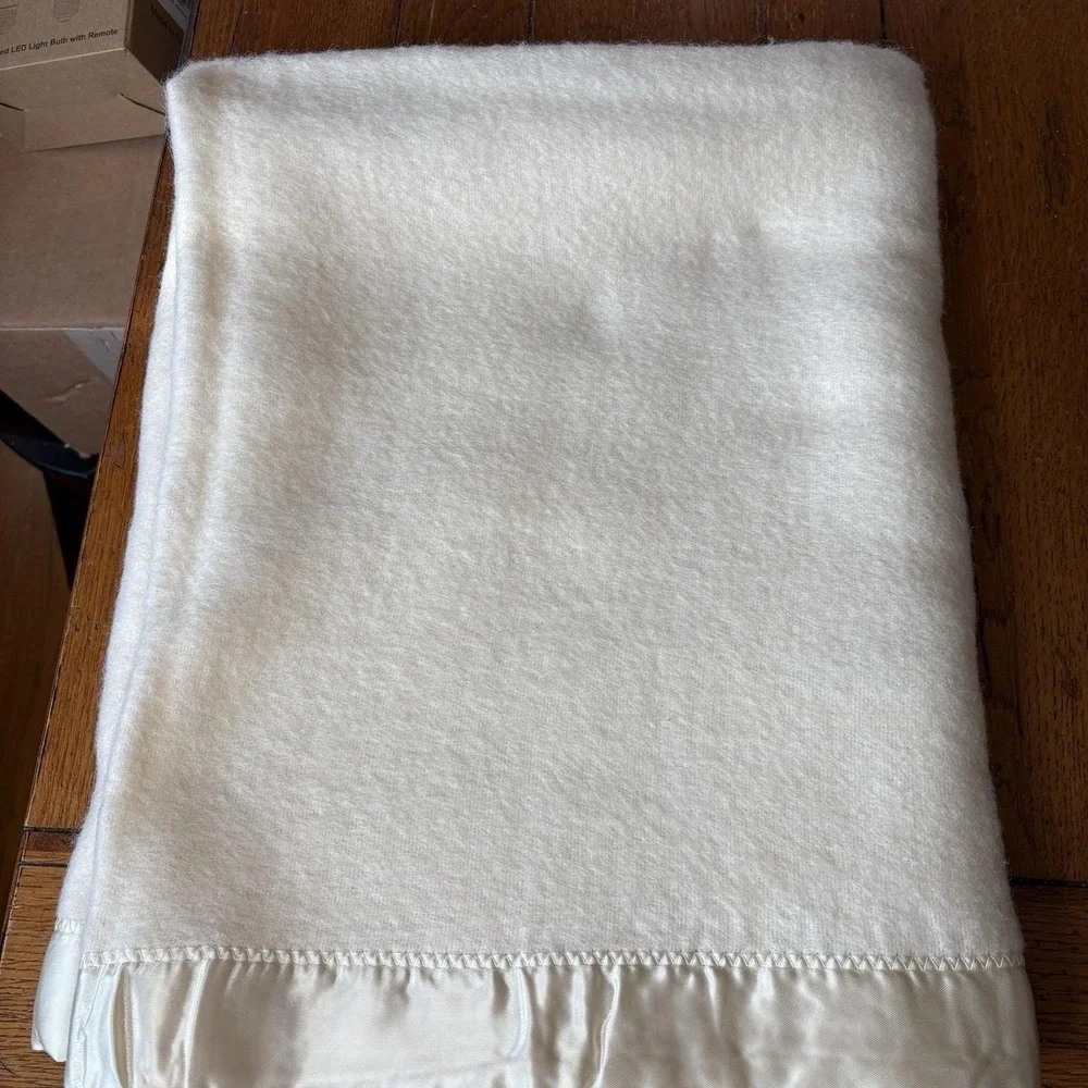 Vintage Blanket Baby Pepperelle White Wool Rayon Cotton  Satin Binding 1950s